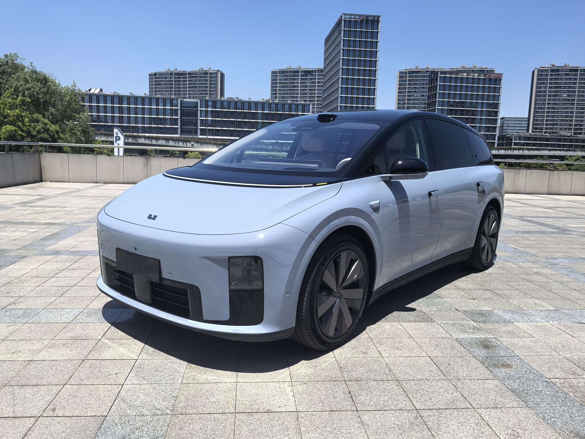LiXiang i8