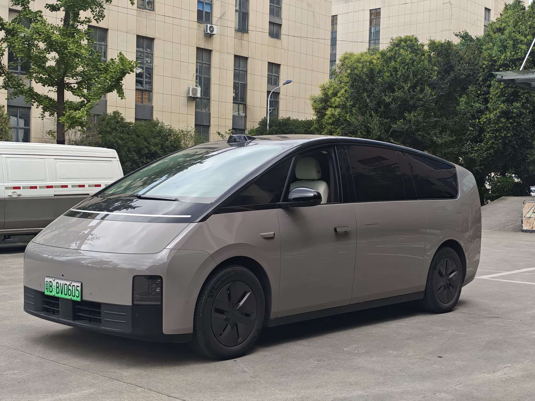 LiXiang MEGA