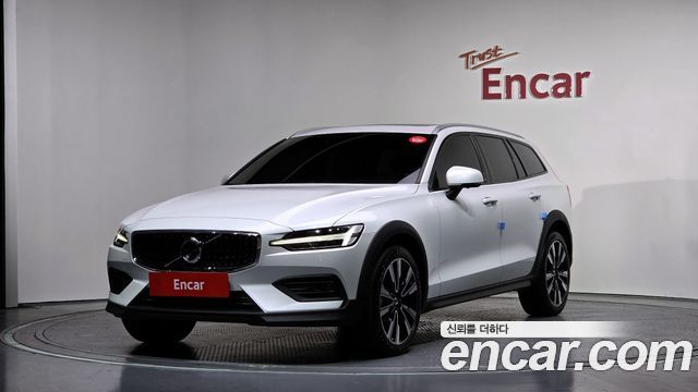 Volvo V60, Белый